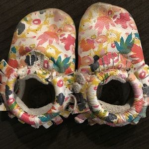 GUC Freshly Picked “Pin the Petal” leather moccs